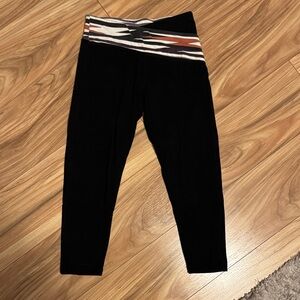 Victoria Sport 7/8 Leggings with Patterned Asymmetrical Waistband